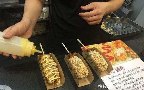 东西|一元一根的香肠,被小伙这样“加工”后,15元一根抢着买不嫌贵