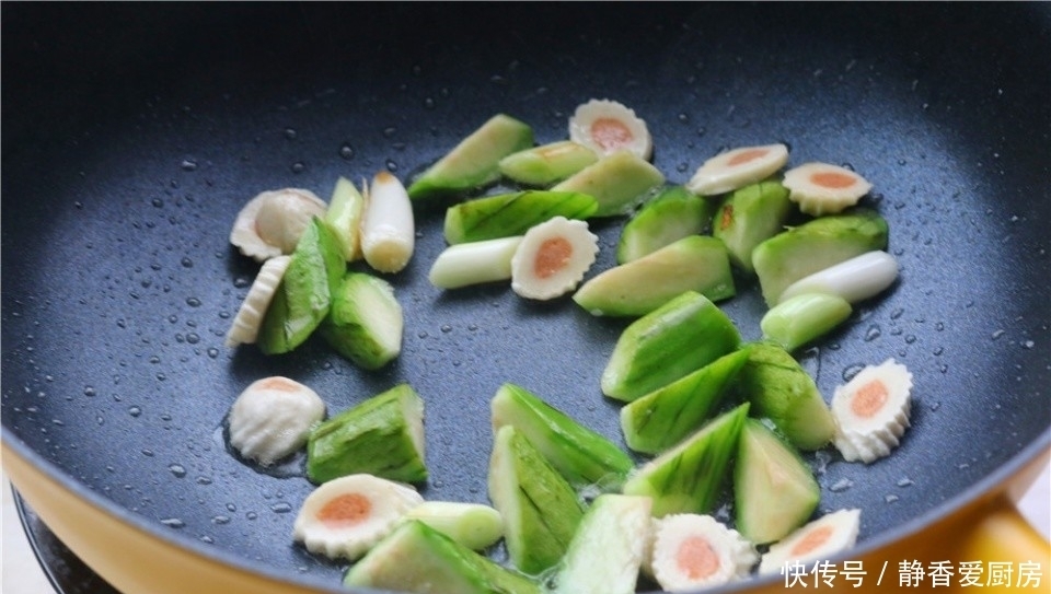  喜欢|三伏天不想做饭，最爱这碗面，只放一种调料，鲜美极了