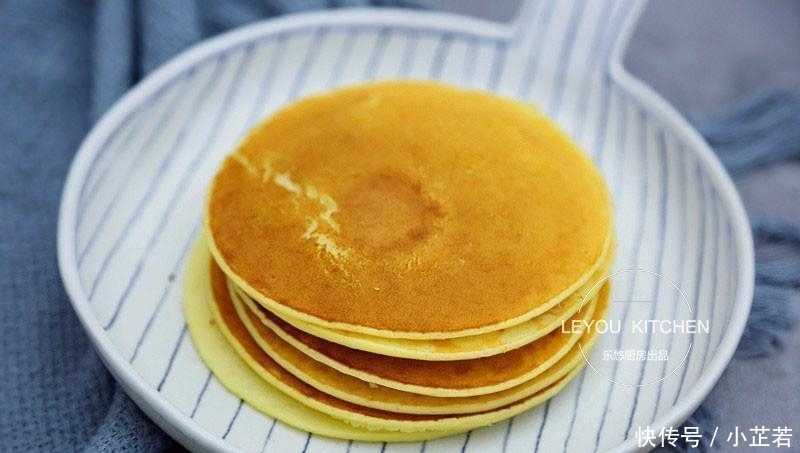  松软|拌拌面糊就可以烙, 10分钟早餐饼, 有奶有蛋, 营养齐全又松软