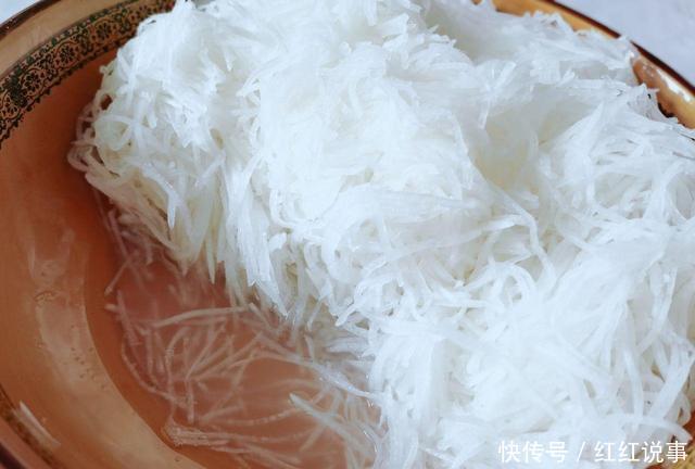 多汁|萝卜馅饺子,是焯水还是直接包,只要这步做对了,鲜嫩多汁又好吃