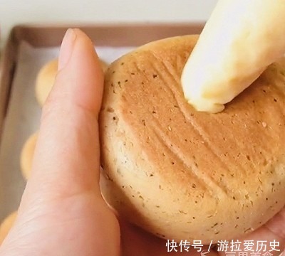  搅拌均匀|爆浆麻薯团子的做法