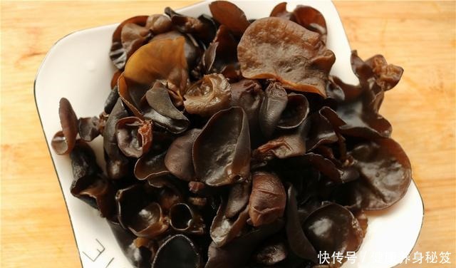  每次|秋天多给孩子做这馅的饺子，鲜美入味，每次煮一大锅，百吃不厌