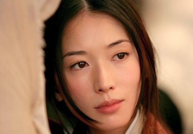 孙策|孙策26岁早夭，留下了20岁的大乔，孙权是怎样处置她的