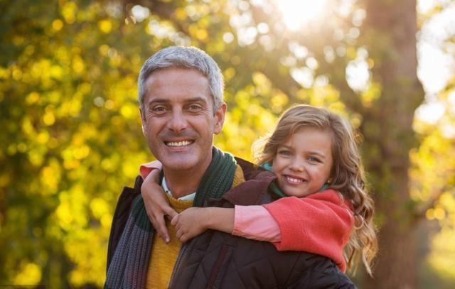  拒收|收养十几年 亲妈来认亲给30万 养父拒收 去一趟养女学校 含泪收下