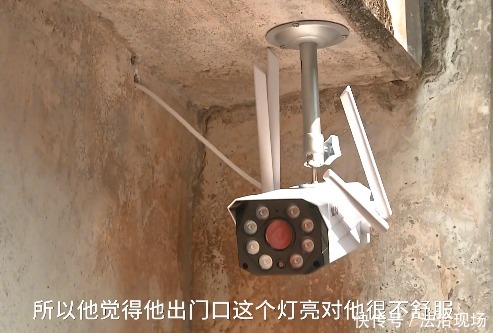 弟弟|尴尬！女子洗澡发现窗外有一部手机，一查监控竟是弟弟15岁的朋友