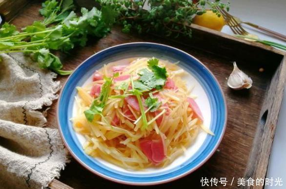  清洗干净|教你做简单的香肠土豆丝，荤素都有还下饭，好吃又实惠