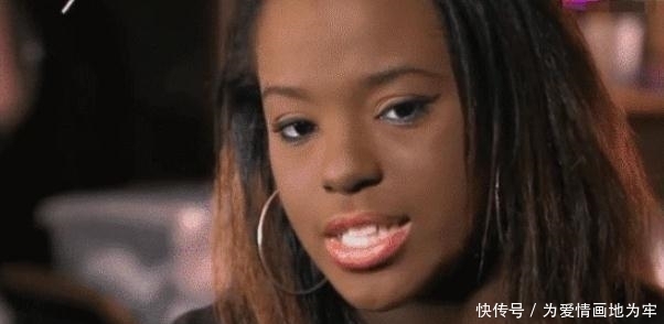 样子|女孩坚持化妆七年,家人都没见过她卸妆的样子,看到素颜后我能理解了