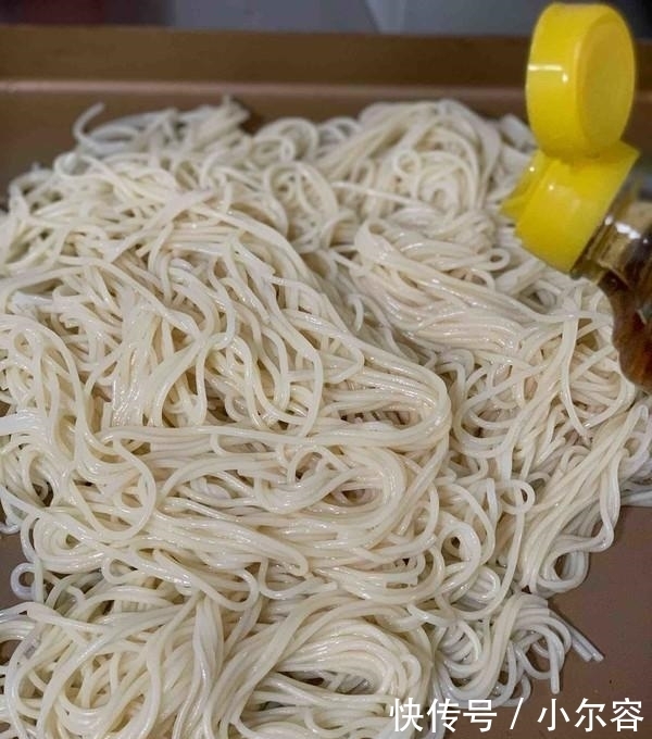 别错过|夏天要多吃面条,教你个懒人做法,一人三碗不够吃!大家别错过!