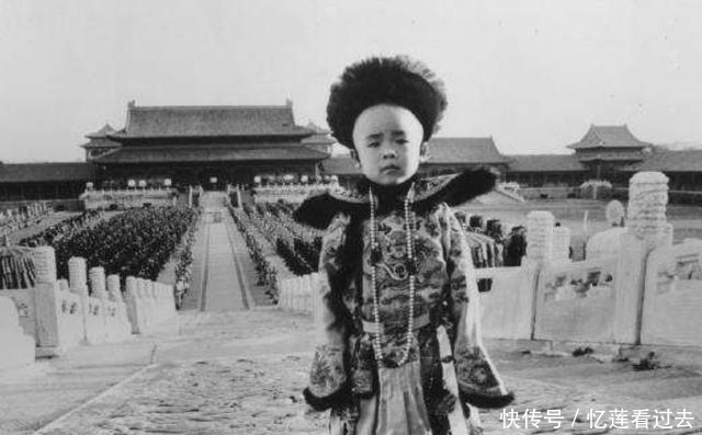 晚年|溥仪晚年带妻子去故宫玩,碰到了一白发老人,为何脸色大变?
