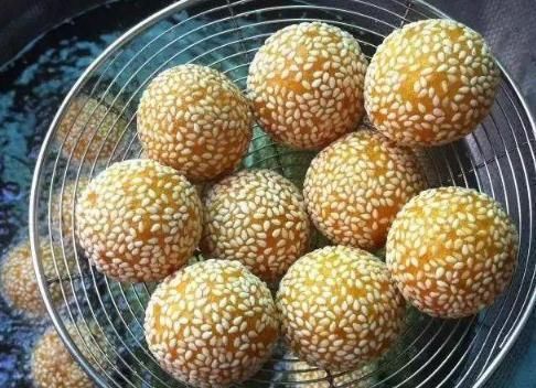 糯米粉|把糯米粉开水一烫,不发面不饧面,个个空心不开裂,比油条更好吃