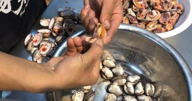 鲜滑|渔民教你正确吃血蛤,不腥不膻麻辣鲜滑,一口一个好吃到吸手指