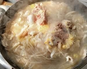  农村|农村年底吃的杀猪菜，真材实料一大桌，畅快淋漓，高档饭店吃不到