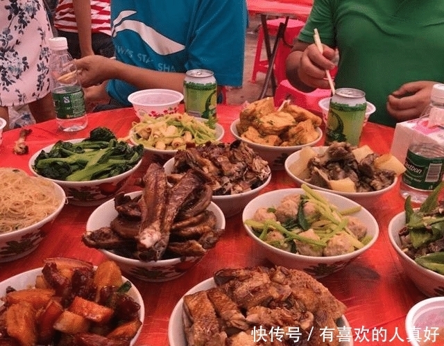 喝酒|农村酒席酒成摆设，原因主要有六点: