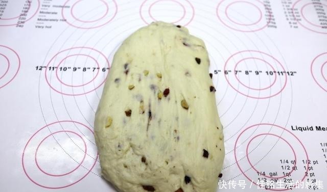 高筋面粉|想吃面包自己做,连烤箱都不开,营养暄软有嚼劲,抓两片能当饭