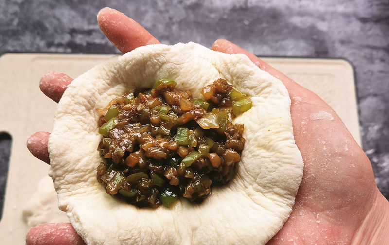 孩子|茄子的新吃法,在外面吃不到,做成馅料比肉香,出锅全家人抢着吃