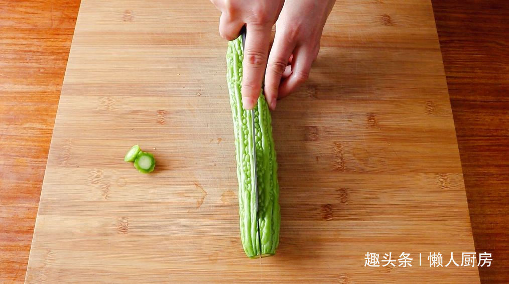 苦瓜|苦瓜怎么做好吃记住两点，能降低苦味，不爱吃苦瓜的人也爱吃