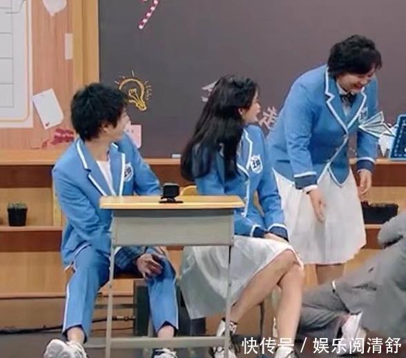 动作|有种“神同步”叫关晓彤华晨宇,看到两人玩游戏时的动作,真有默