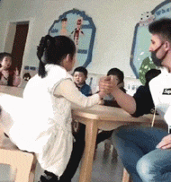 爱情|搞笑GIF：这也许就是爱情吧，而且还是跨国恋，让人真的羡慕