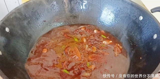 做法|炖鱼时，别直接下锅，40年大厨教你正确做法，鱼肉鲜香又劲道