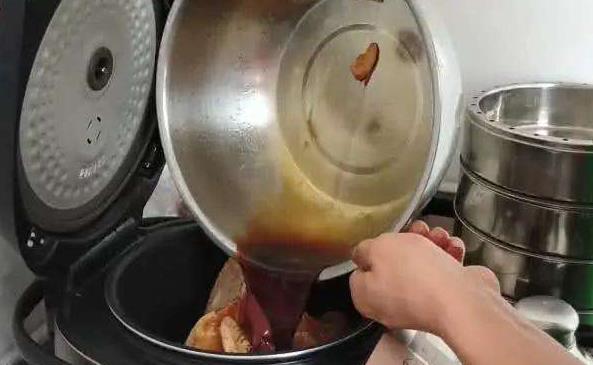  花鸡|叫花鸡不用裹泥巴，教你新做法，不用烤箱，鲜香软烂