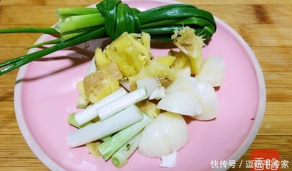 骨头|这是一道很奢侈的菜,每次卤一大锅都不够吃,朋友都说我很大方