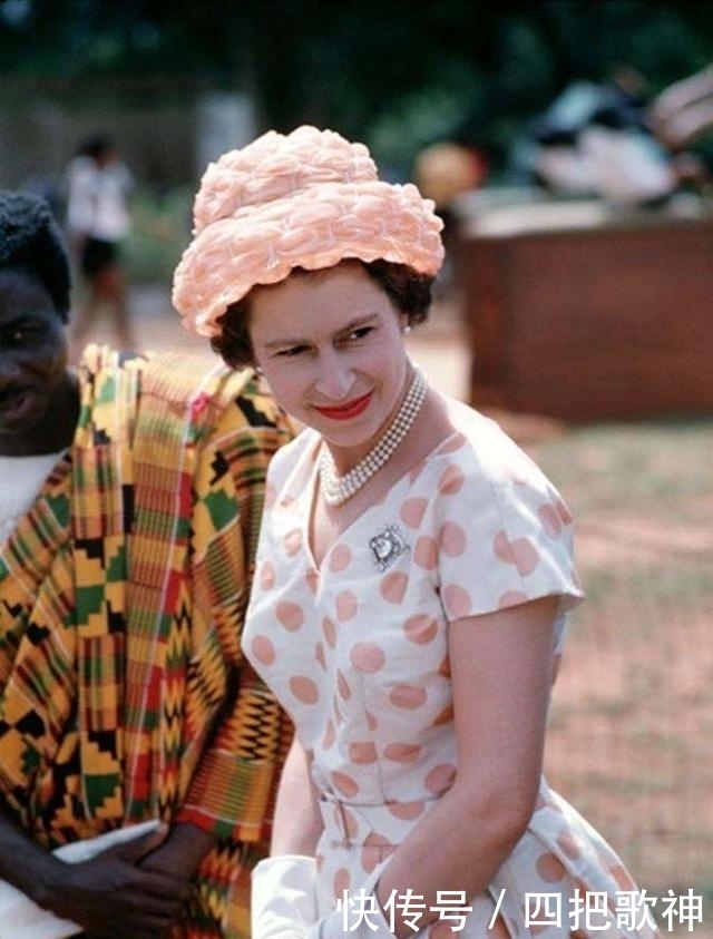 搭配|英女王的珠宝有些不吉利?原材料取自坟墓,由2000颗钻石珍珠组成