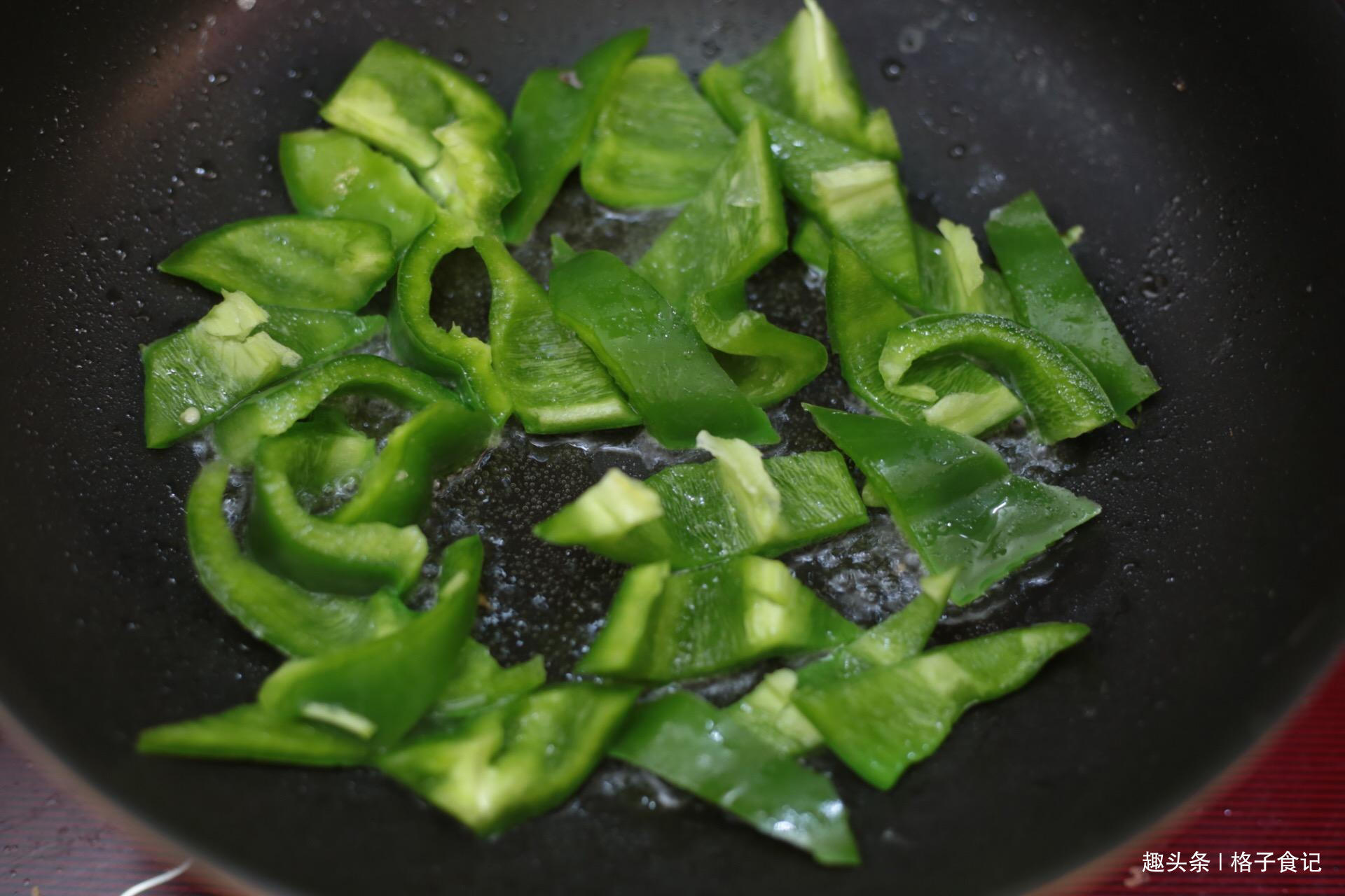 牛羊肉|天冷吃牛羊肉不如多吃此菜,营养全面味道好,简单一炒,好吃下饭