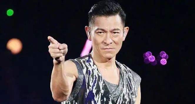 告别|曾是央视“最美”主持人挤掉倪萍,斗过董卿却突然告别央视