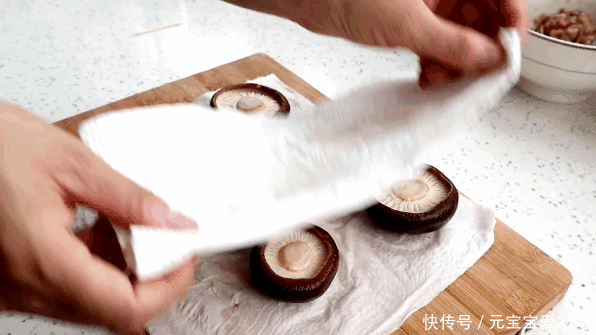 滑嫩味|到了秋天,香菇这样做才好吃,滑嫩味美赛鲍鱼,一人一盘不够吃