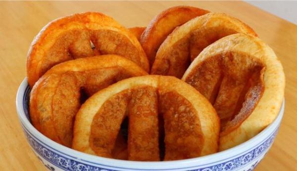 在家|外卖2元一个的糖皮果子,老左教你在家做,酥软香甜,比面包好吃