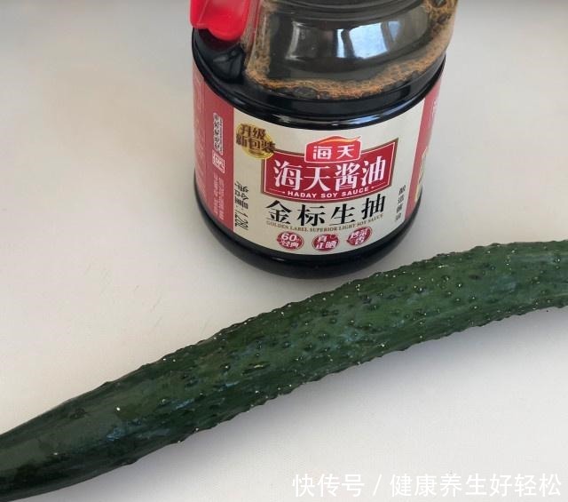 凉拌|凉拌黄瓜这样吃,方便又快捷,一次一盘都不够