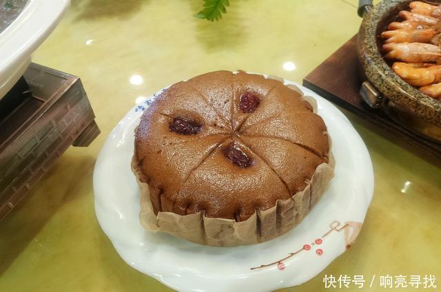  父母|孩子高考581分，父母大摆宴席，一桌十几道菜花了800元，真豪爽