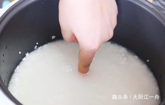 饭店里|今天才知道,蒸米饭时多加这3样东西,米饭香甜松软不粘锅