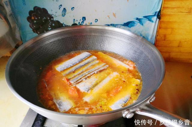 带鱼|带鱼味道鲜美营养高,酸甜开胃这样做,好吃到连一滴汤汁都不剩