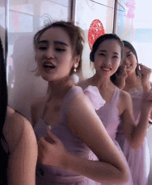 观众|搞笑GIF:此人太浪,观众都嗨了!