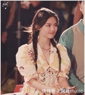  录制|杨超越录制《中餐厅》惹争议，裙子太短，粉丝：两只手遮不过来