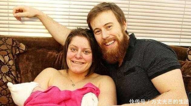  摄像头|男子在家中帮未婚妻接生, 全程用摄像头记录