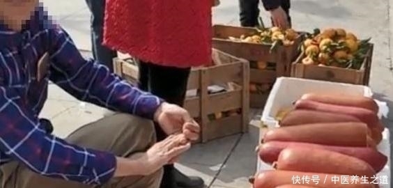 走近|大爷摆摊卖它,远看以为是香肠,走近一瞧乐坏了,我果断买了3根