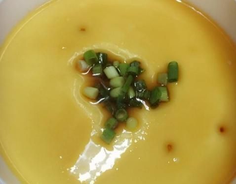 鸡蛋羹|蒸鸡蛋羹时,很多人第一步就做错,难怪蒸出来的不嫩滑