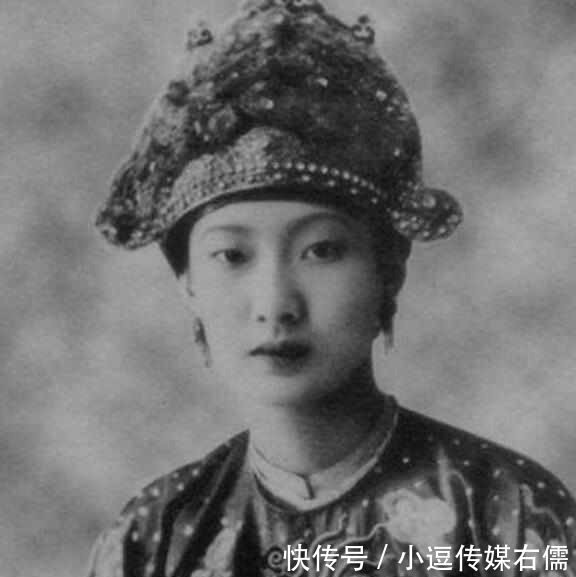 皇后|老照片对比:清朝末代婉容皇后与越南末代皇后谁更美?