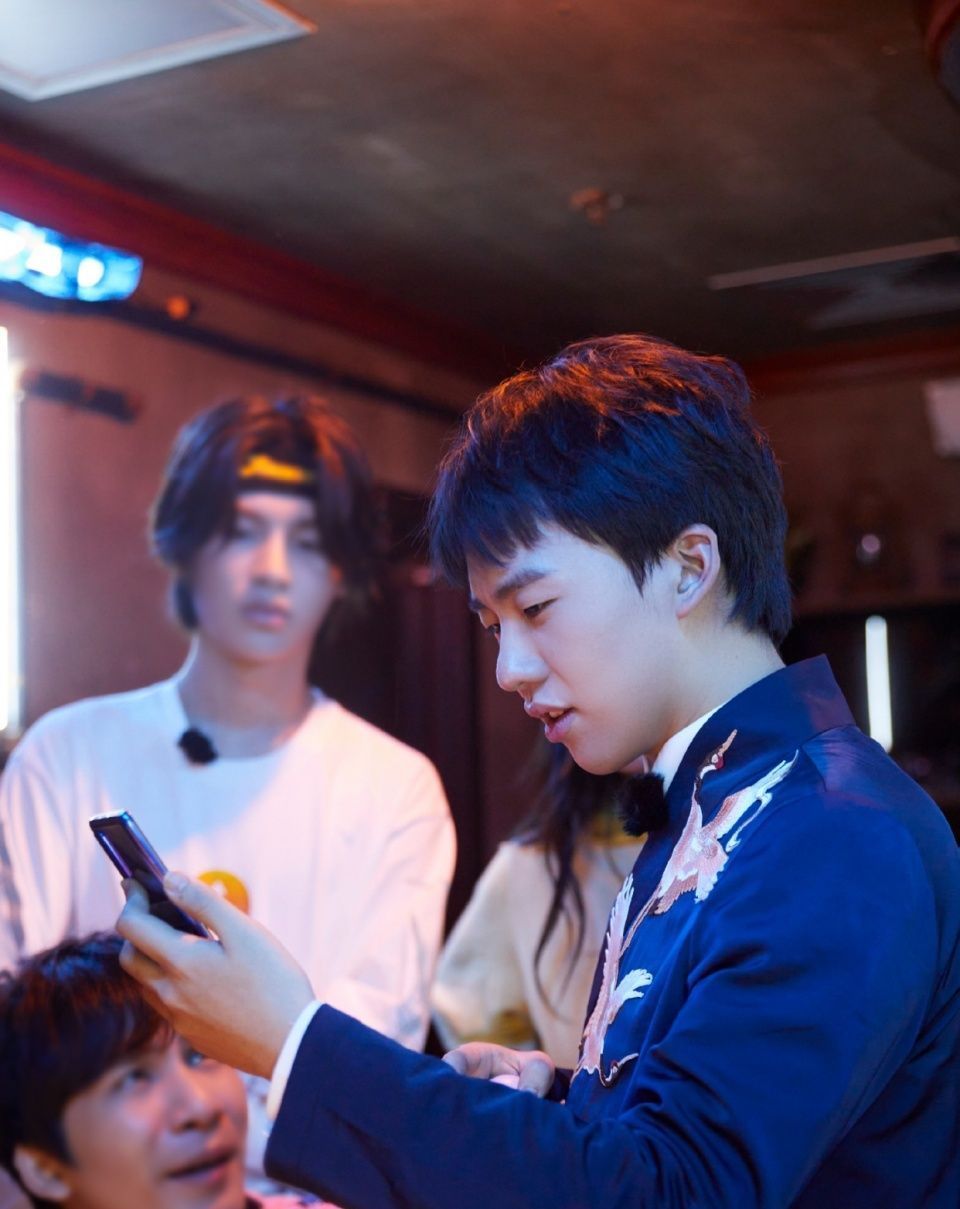 节目组|看《密室大逃脱》被节目组恶心到,偷明星的流量,去投喂素人