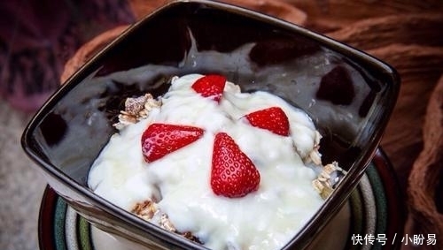 不吃|夜宵不吃炸鸡、泡面吃什么?营养师:喝酸奶解饱、吃毛豆补钙