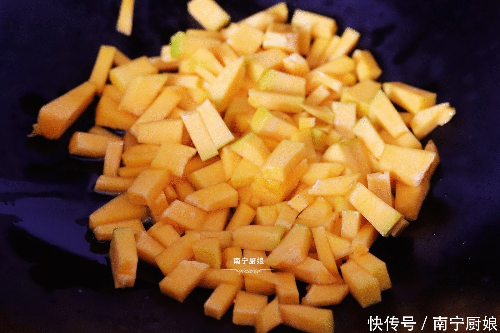 南瓜|南瓜别再做南瓜饼了,教你最新做法,好吃又营养,10分钟就出锅