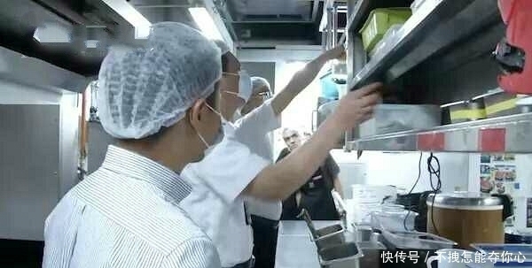 捞起来|男子吃火锅,发现火锅里面不寻常,捞起来看清后,飞奔去医院