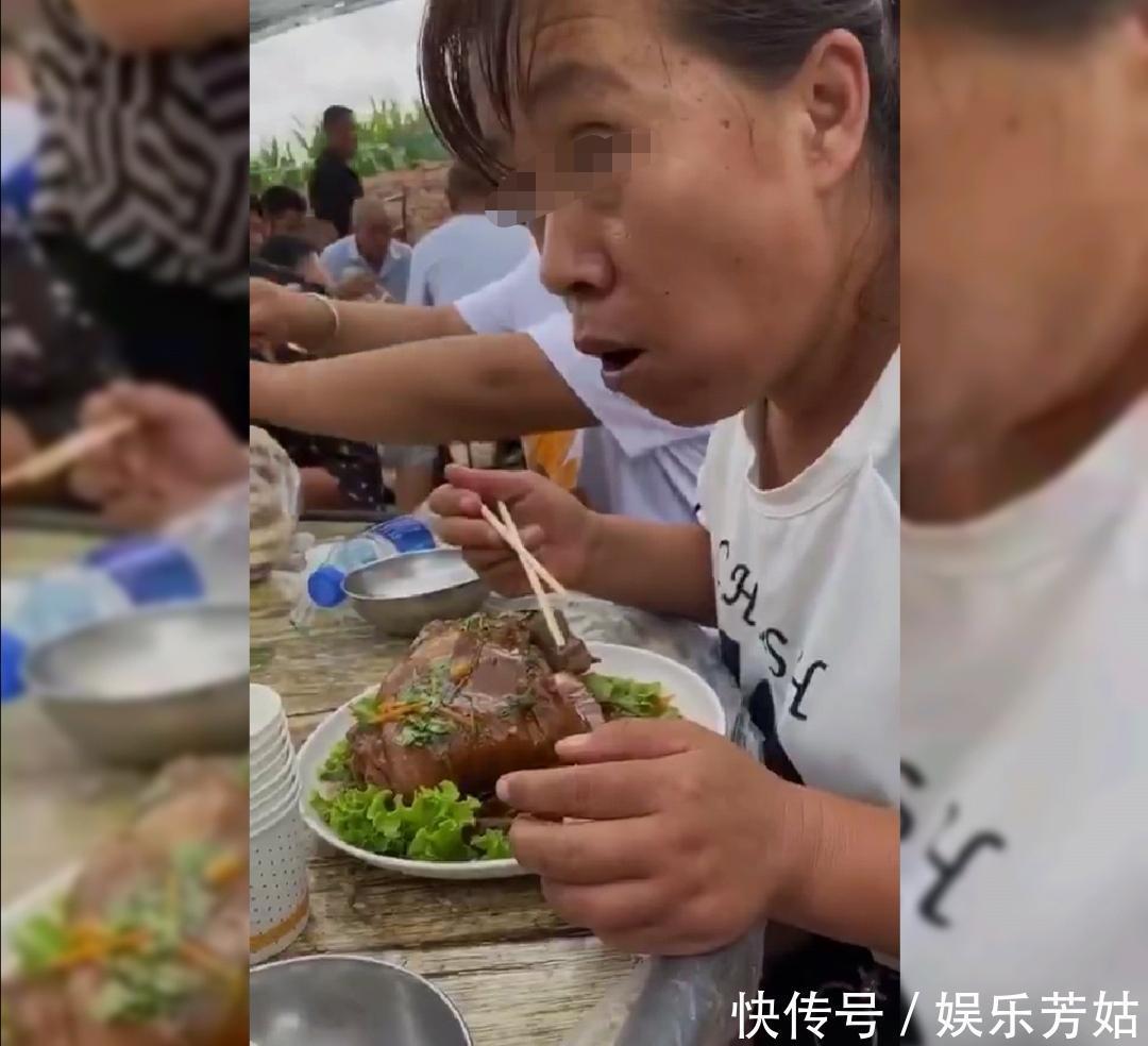 肘子|东北大妈吃酒席独占刚上桌大肘子，怒怼同桌：我花钱了，100块钱呢