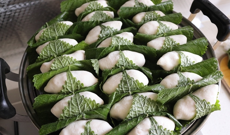  特色|糯米粉换种特色吃法，天热吃正好，里面满满的红豆，咬一口唇齿留