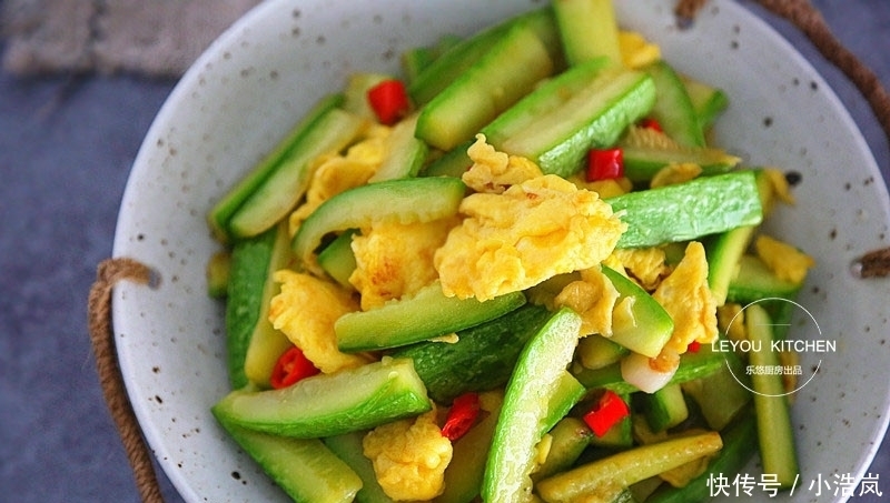 入味|炒一盘西葫芦出少半盘汤?掌握3点,入味好吃,还不易出汤