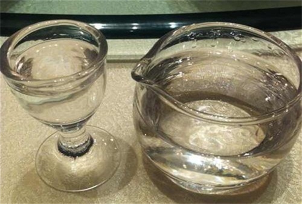 方法|鉴别白酒方法都在这里,你会了吗?