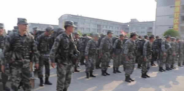 策划|军团策划丨燃!节日不忘战备,中国军人枕戈待旦……