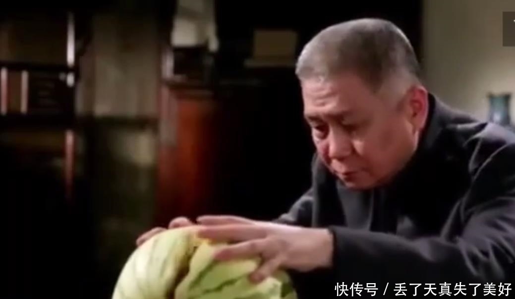 去哪儿|西瓜放家中一年多竟没腐烂,当把它切开时,里面的一幕令人傻眼了